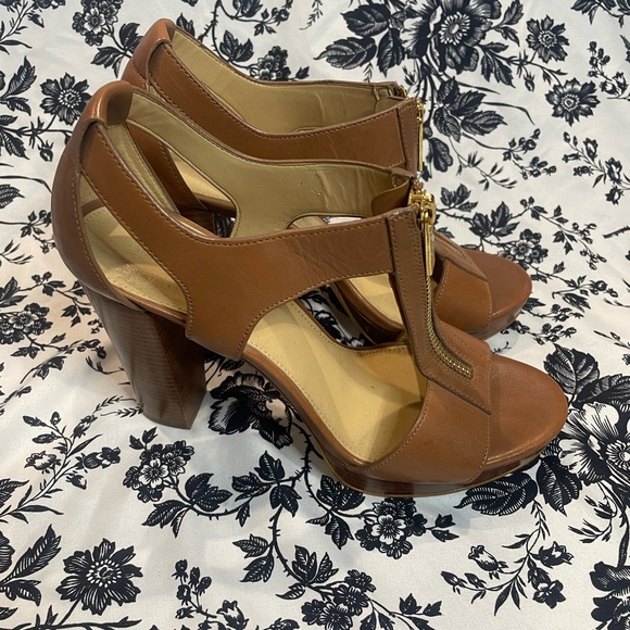 Michael Kors Brown leather heels with gold zipper detail size 7.5 #sandals - Picture 3 of 6